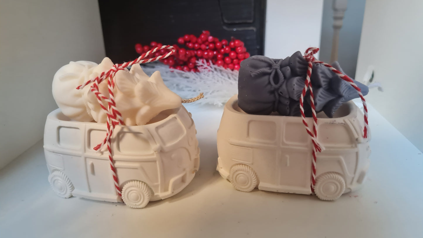 Car Candels with Christmas tree.