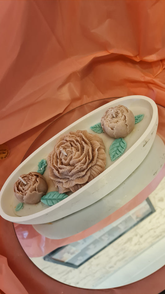 Boat-type Container with Peony and soy wax Buds