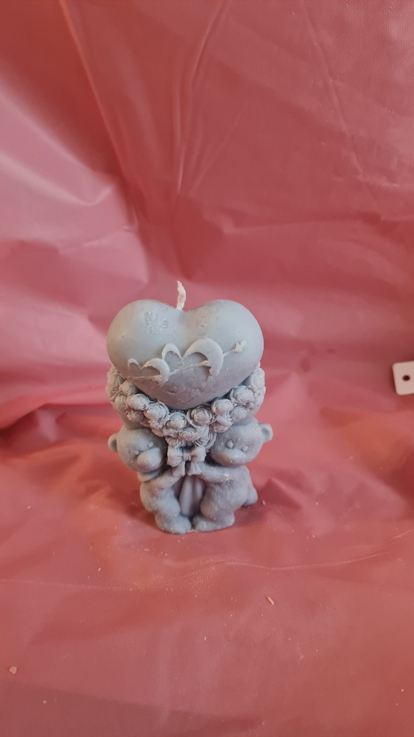 Two teddy bears holding a heart with flowers(102g)